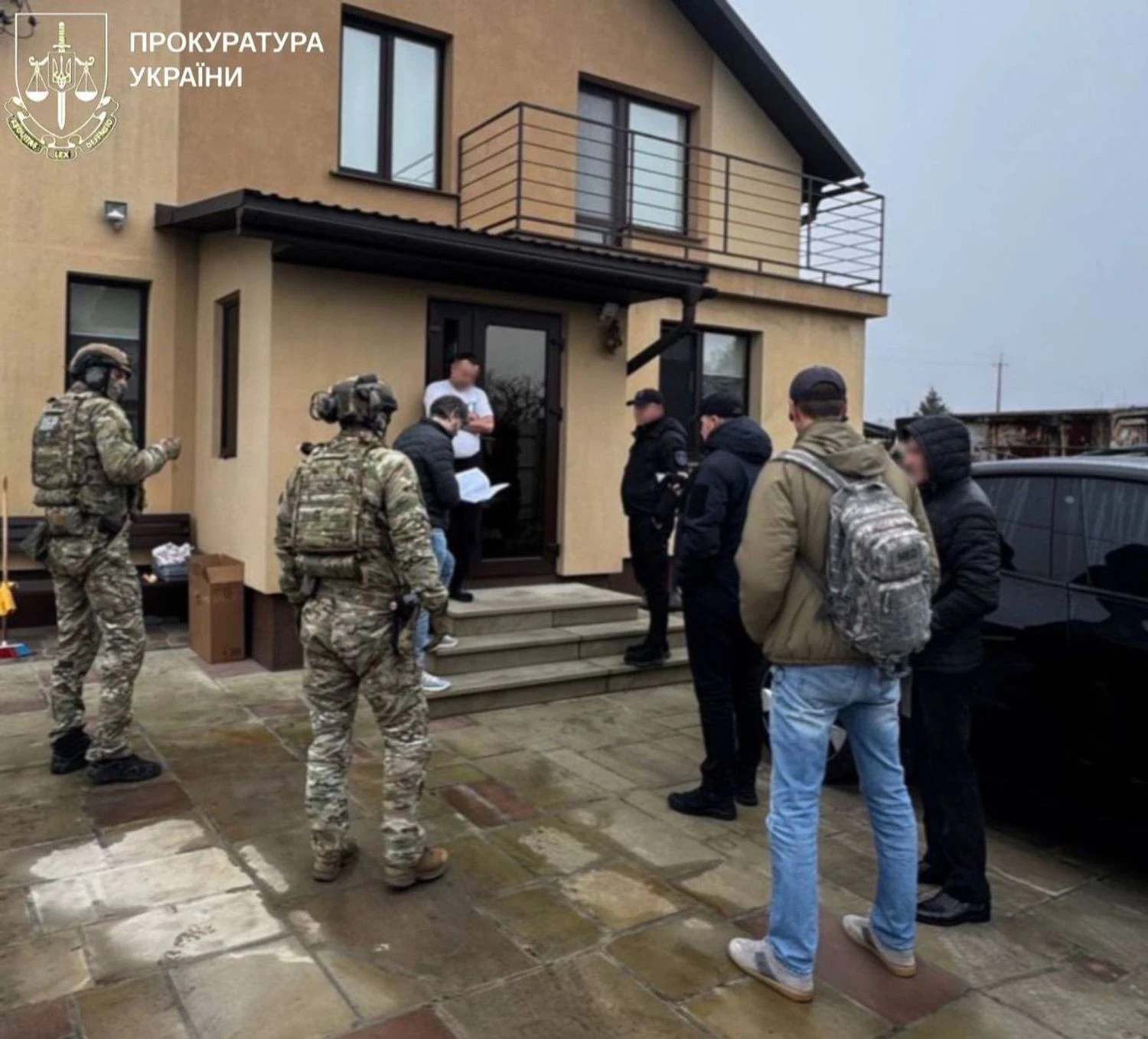 235 тисяч грн хабарів і