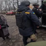 "Бережіть себе": рятувальники евакуювали ще двох мешканців з Дружківки на Донеччині