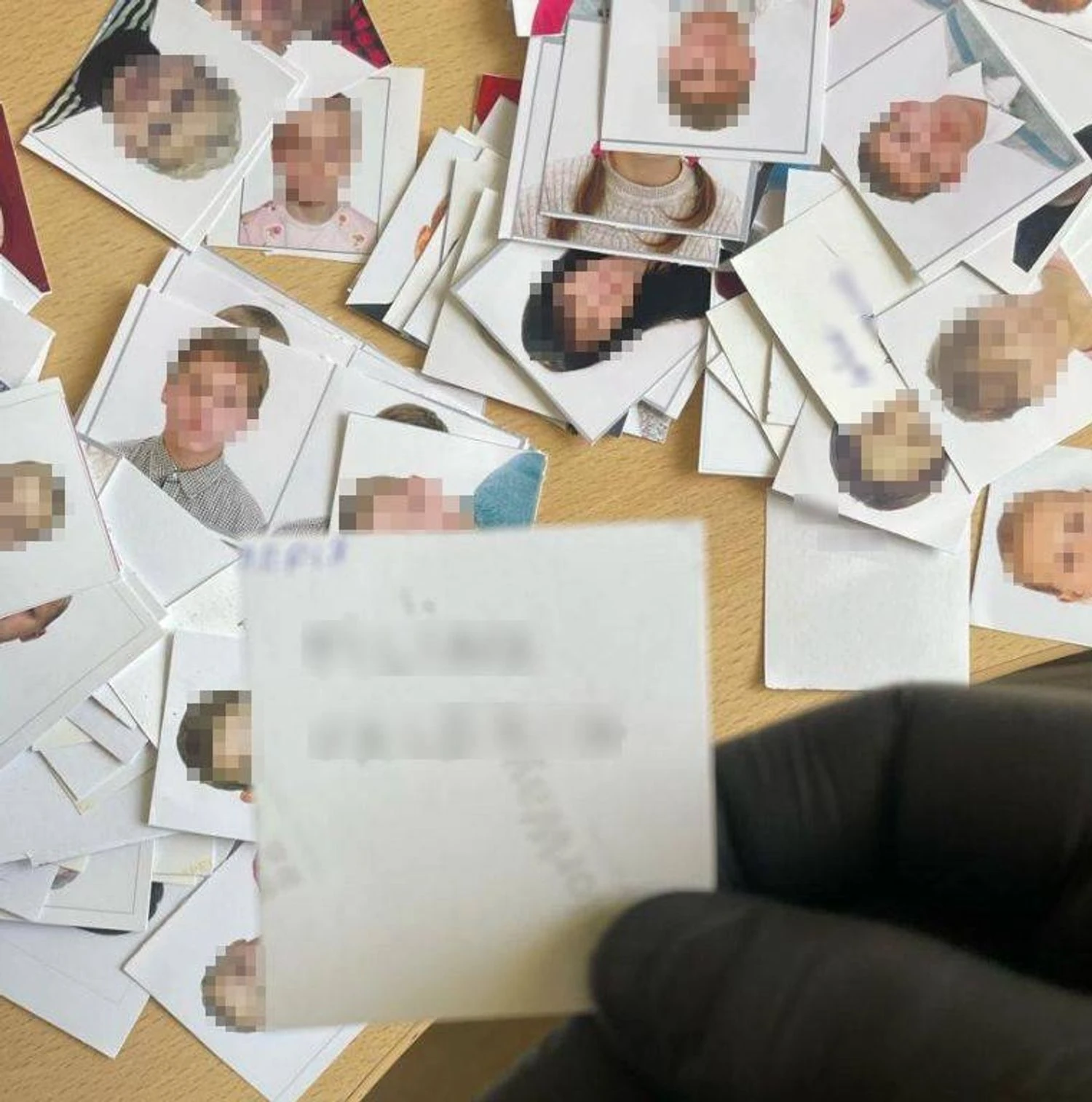 Продавали українських дітей за кордон під виглядом