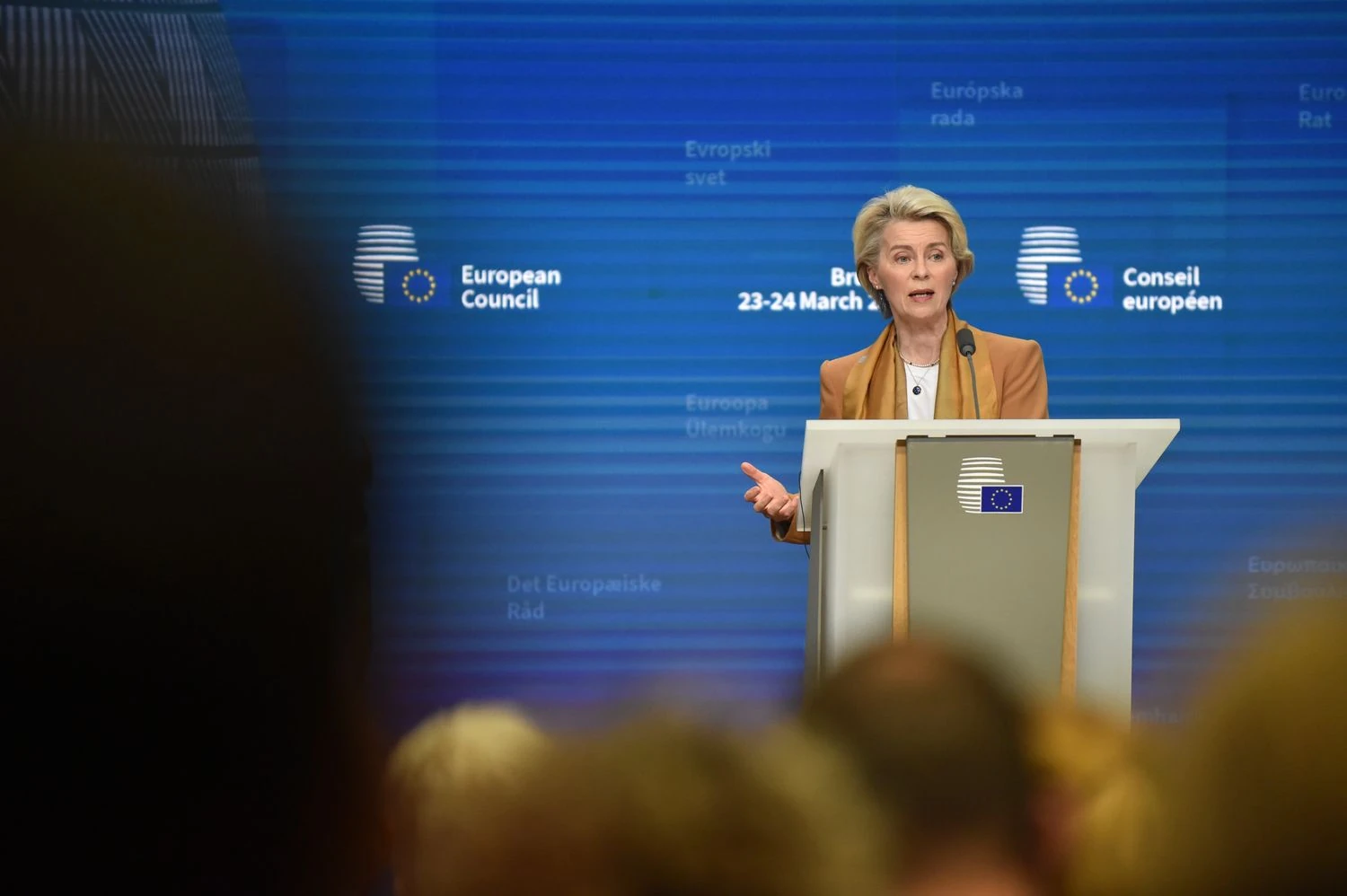 Фон дер Ляєн відкрила двері для спільного боргу ЄС для України замість російських активів