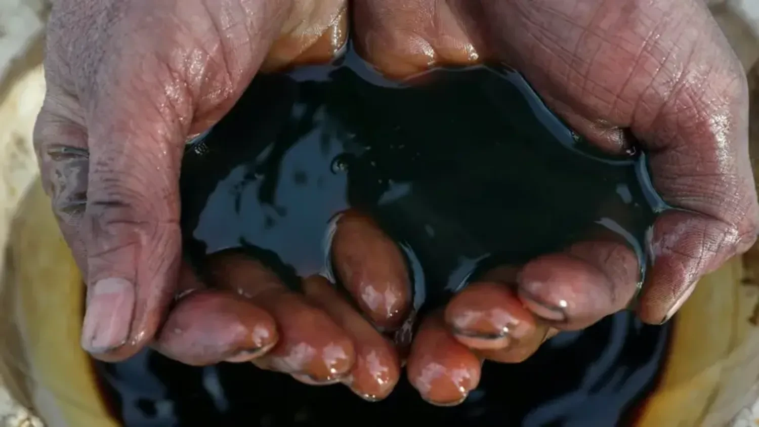 Ціни на нафту падають на тлі очікувань зростання видобутку у Венесуелі