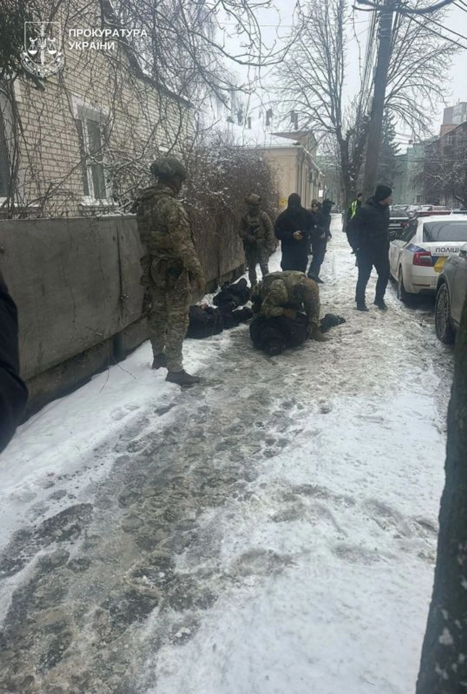 Захист за 2 тис. доларів: у Вінниці викрили схему силового “відбиття” чоловіків від мобілізації