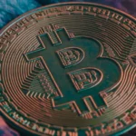 Біткоїн на порозі $60 000 на тлі втечі інвесторів від ризикованих ставок