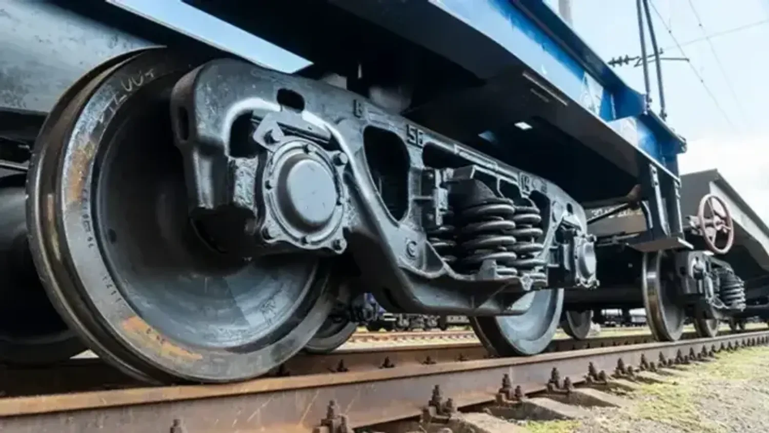 росіяни знову атакували залізничну інфраструктуру України: рух поїздів не припиняється - Укрзалізниця