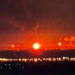 Масована атака БпЛА на волгоградську область: пожежа на заводі та пошкодження будинків