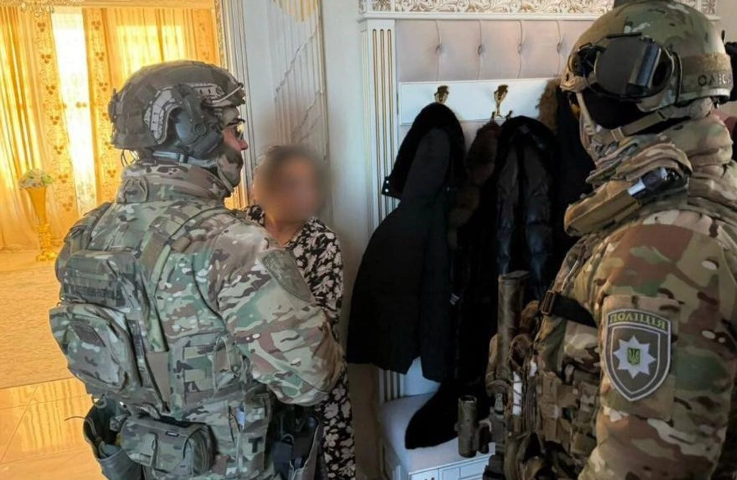 Обманом виманили у родин військових 1,4 млн гривень - в Києві затримали