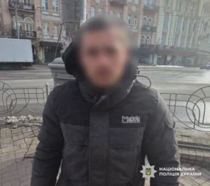 У Києві затримали трьох молодиків за жорстоке побиття перехожого у підземному переході