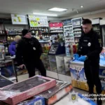 Під Києвом чоловік влаштував стрілянину в магазині, цілив у полиці з алкоголем