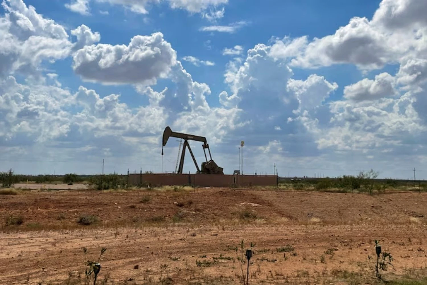 Ціни на нафту різко зросли, оскільки Іран погрожує ударами по енергетиці Перської затоки