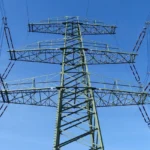 Через ворожі атаки частина трьох областей без світла і поранено енергетика, до 21 години - графіки