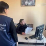 На Полтавщині батько завдав 10-річному сину тяжких тілесних ушкоджень через те, що той без дозволу зʼїв цукерки