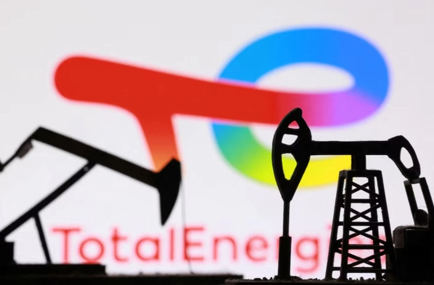 TotalEnergies відмовляється від морських вітропроєктів у США і інвестує майже $1 млрд у нафту і газ