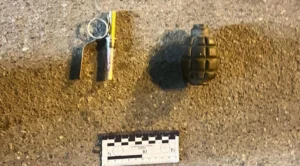 У Києві іноземець з гранатою Ф-1 погрожував перехожим на вулиці - його затримали