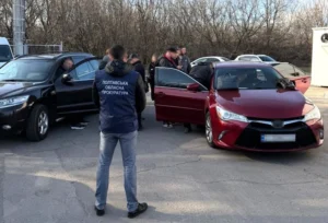 Продавали інвалідність за 13 000 доларів - на Полтавщині затримали лікаря і двох посередників