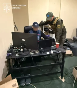 Суд обрав запобіжні заходи учасникам шахрайської мережі кол-центрів з Дніпра - Кравченко