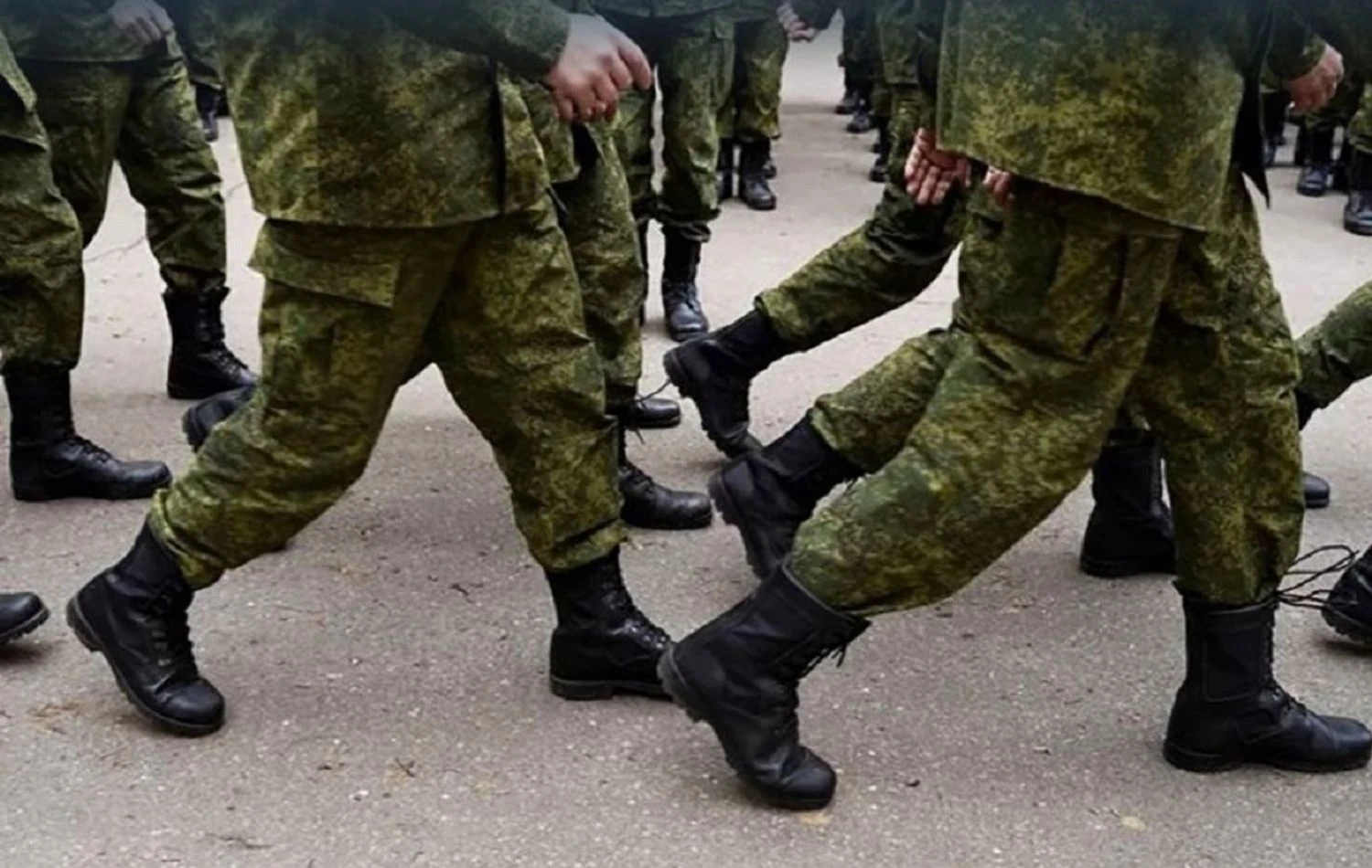 росіяни примусово мобілізують до 50 відсотків працівників заводів на окупованій Луганщині - ЦПД