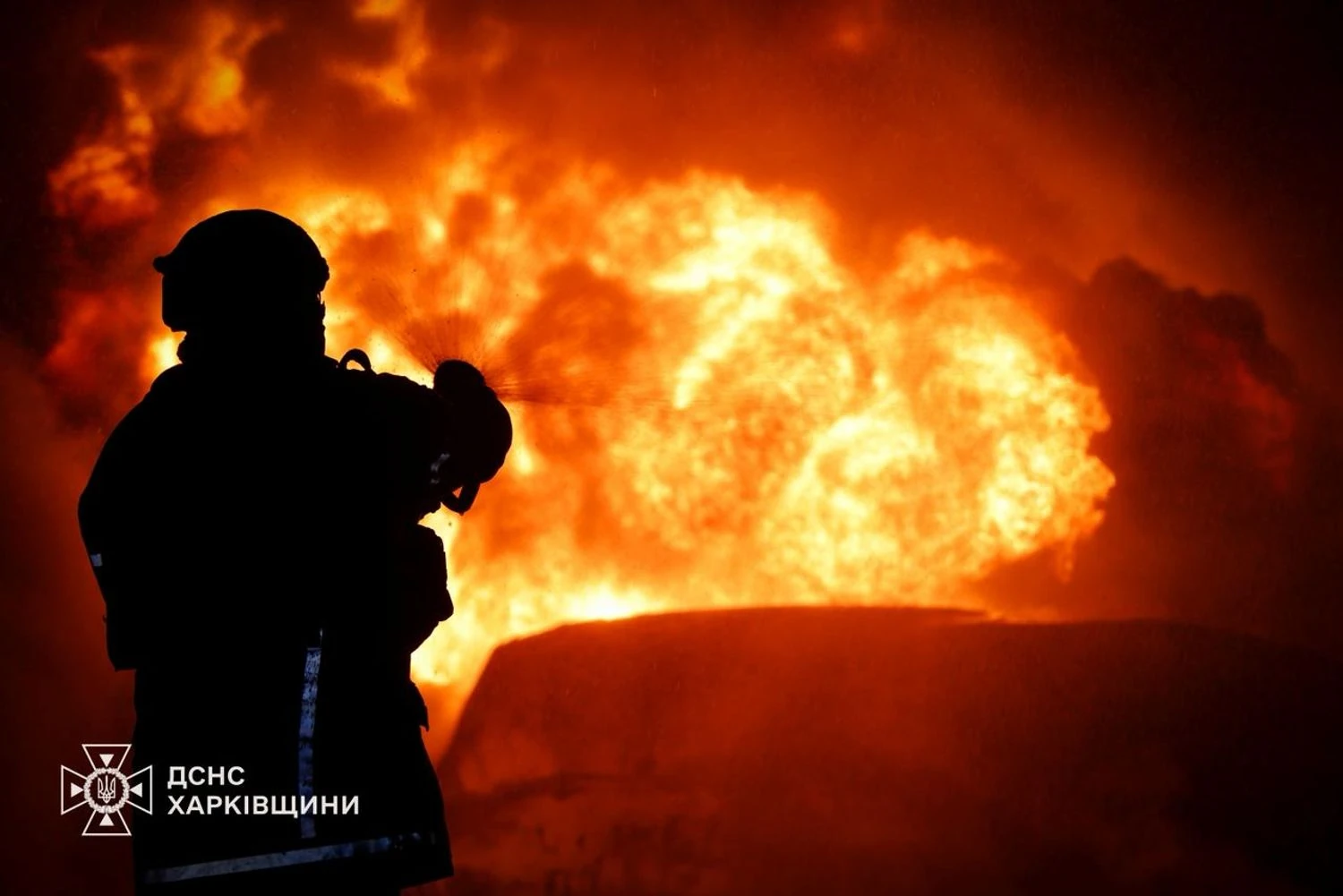 Російська атака дронами спричинила пожежу на підприємстві у Харківському районі