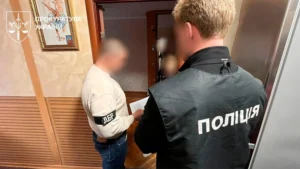 Посадовця Укрзалізниці взяли на отриманні 100 тисяч доларів хабара - Генпрокурор