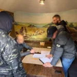 Вимагав ​100 тис. доларів за демонтаж колії - посадовця Укрзалізниці відправили під варту і визначили заставу в 4,3 млн грн