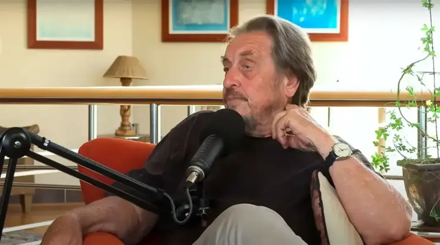 Батько Ілона Маска Еррол відвідав великодню службу в москві