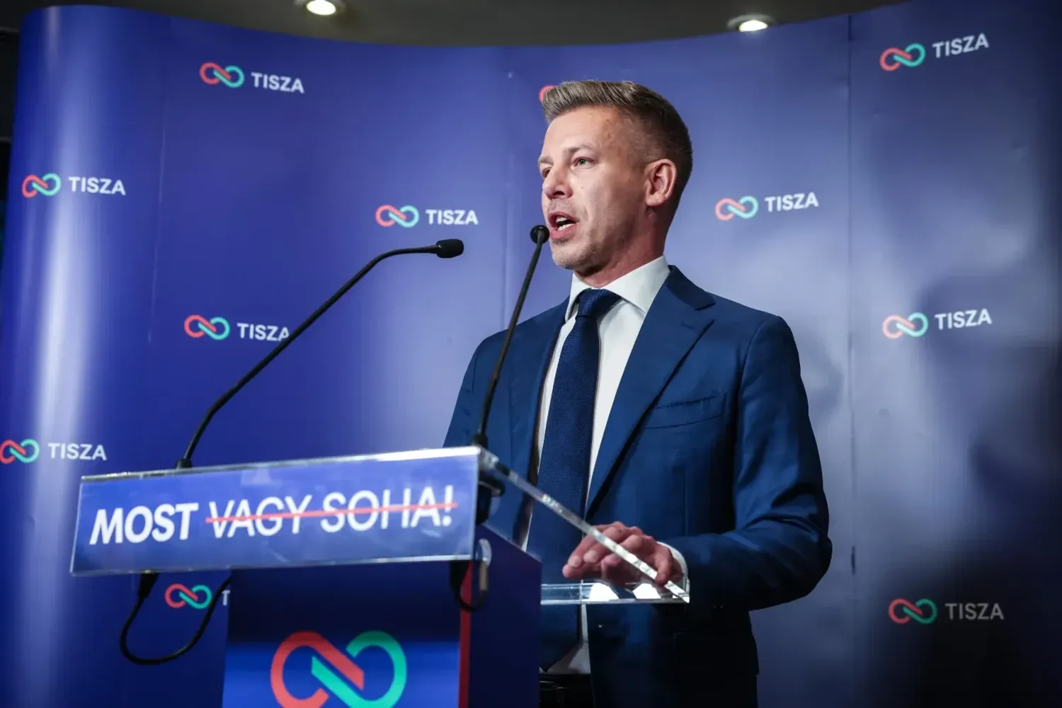 Виборчі дільниці закрилися з рекордною явкою, ми налаштовані оптимістично – Мадяр про вибори в Угорщині