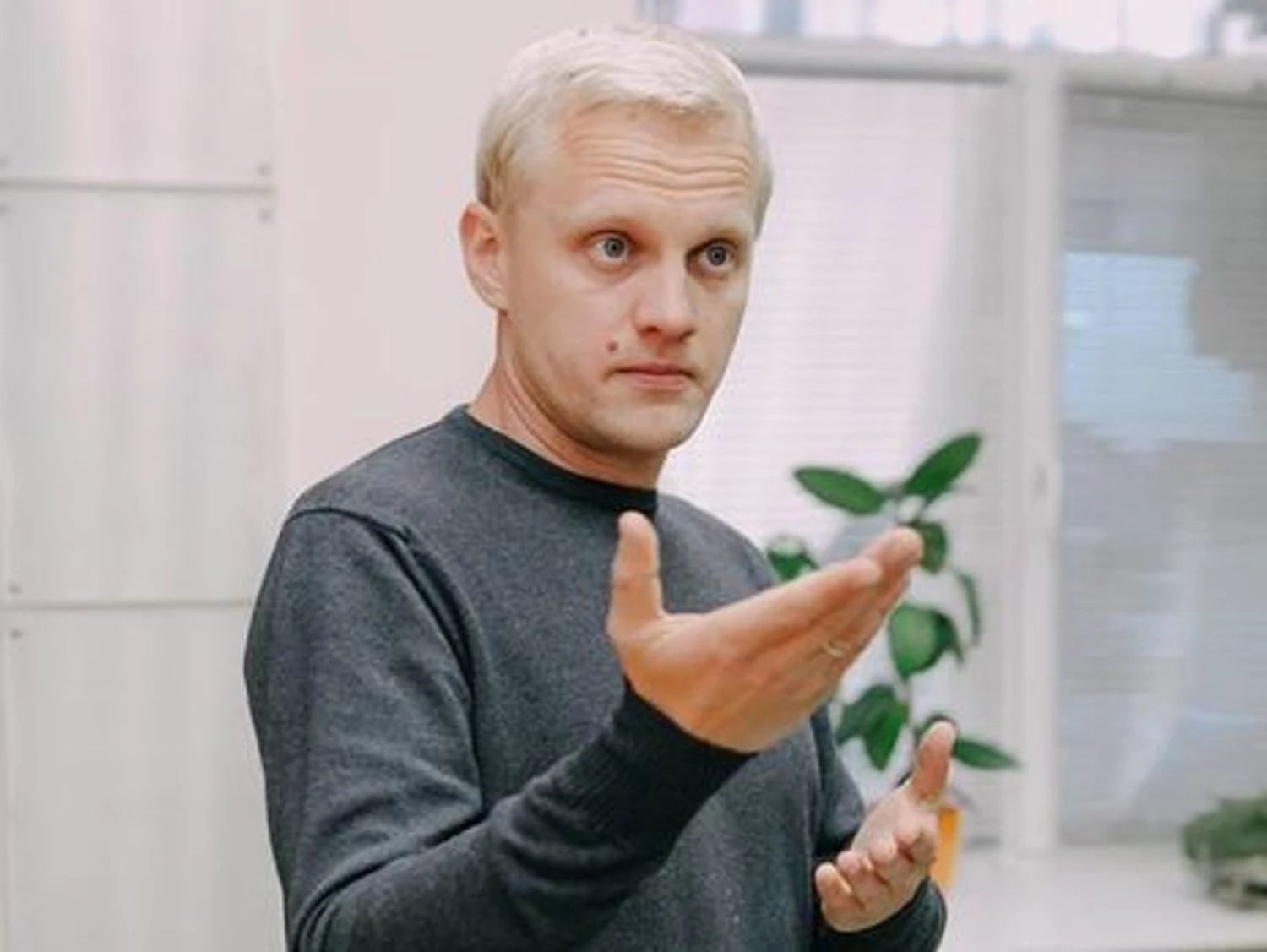 На суддів Шабуніна, якого судять за фіктивну службу, тиснуть його колеги-активісти - рух