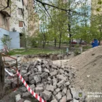 Дівчина впала в неогороджену яму з водою під час робіт комунальників у Києві і травмувалася - відкрито провадження