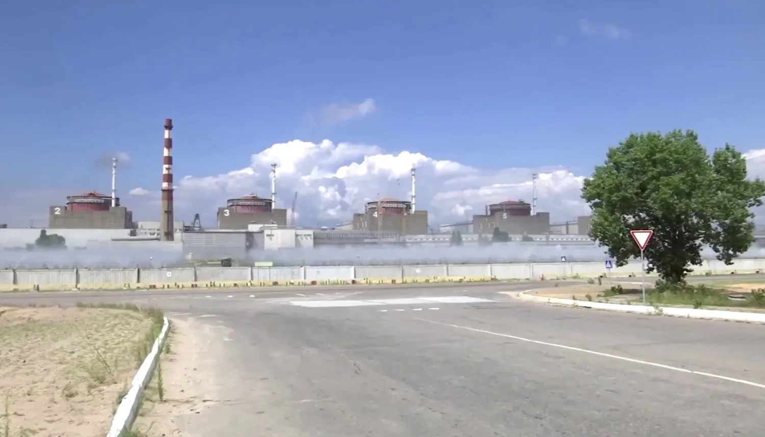 Зеленський: росіяни перетворили ЗАЕС на військову базу