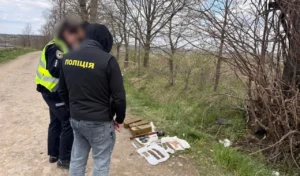 В Україні виявили 20 схронів і вилучили понад 1000 одиниць зброї - поліція показала кадри