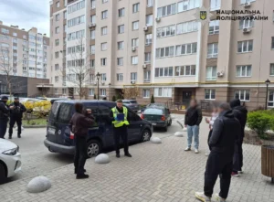 У Києві затримали водія, який влаштував стрілянину. Зброї в авто не знайшли