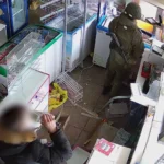 Допомагав росіянам грабувати магазини на Чернігівщині - ДБР затримало військового-перебіжчика