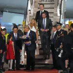 Пишна церемонія та сотні