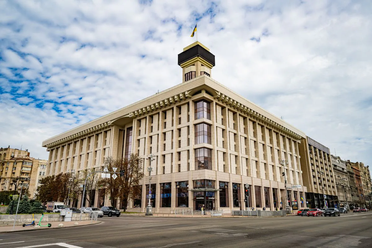 Суд частково зняв арешт із Будинку профспілок у Києві і скасував його передачу в АРМА - ухвала