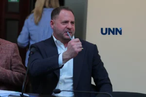 Ексголова ОП Єрмак запевнив, що не збирається тікати і залишається в Україні