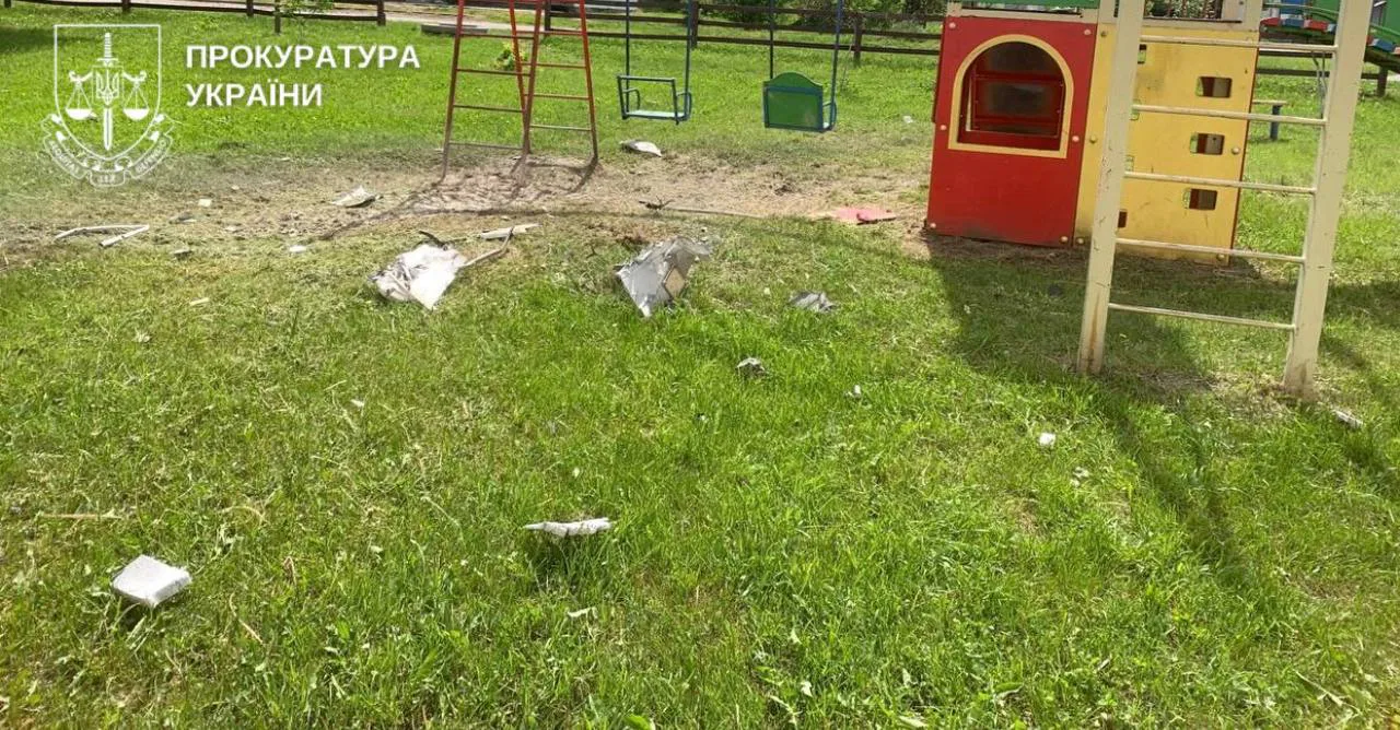 росія атакувала дроном дитячий майданчик на Сумщині - поранено двох жінок