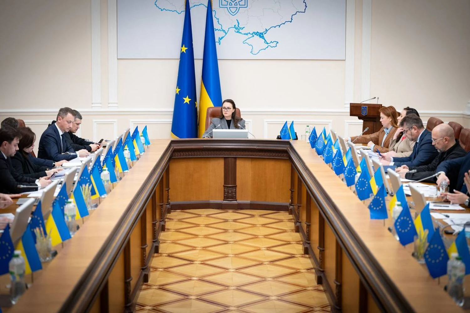 Кабмін скасував ПДВ на роботів та запускає нові кредити для бізнесу - Свириденко