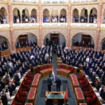 Парламент Угорщини проголосував за суттєве зниження зарплат депутатів та урядовців