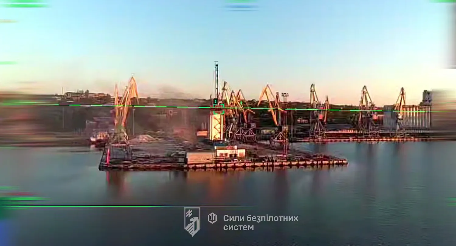 Порт Маріуполя знеструмлено, окупанти втратили важливий логістичний вузол -