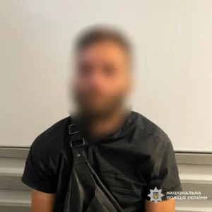 У Харкові чоловік напав з ножем на патрульних - двоє правоохоронців дістали поранення