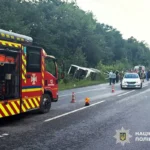 На Хмельниччині перекинувся автобус із понад 50 пасажирами, який їхав до Болгарії