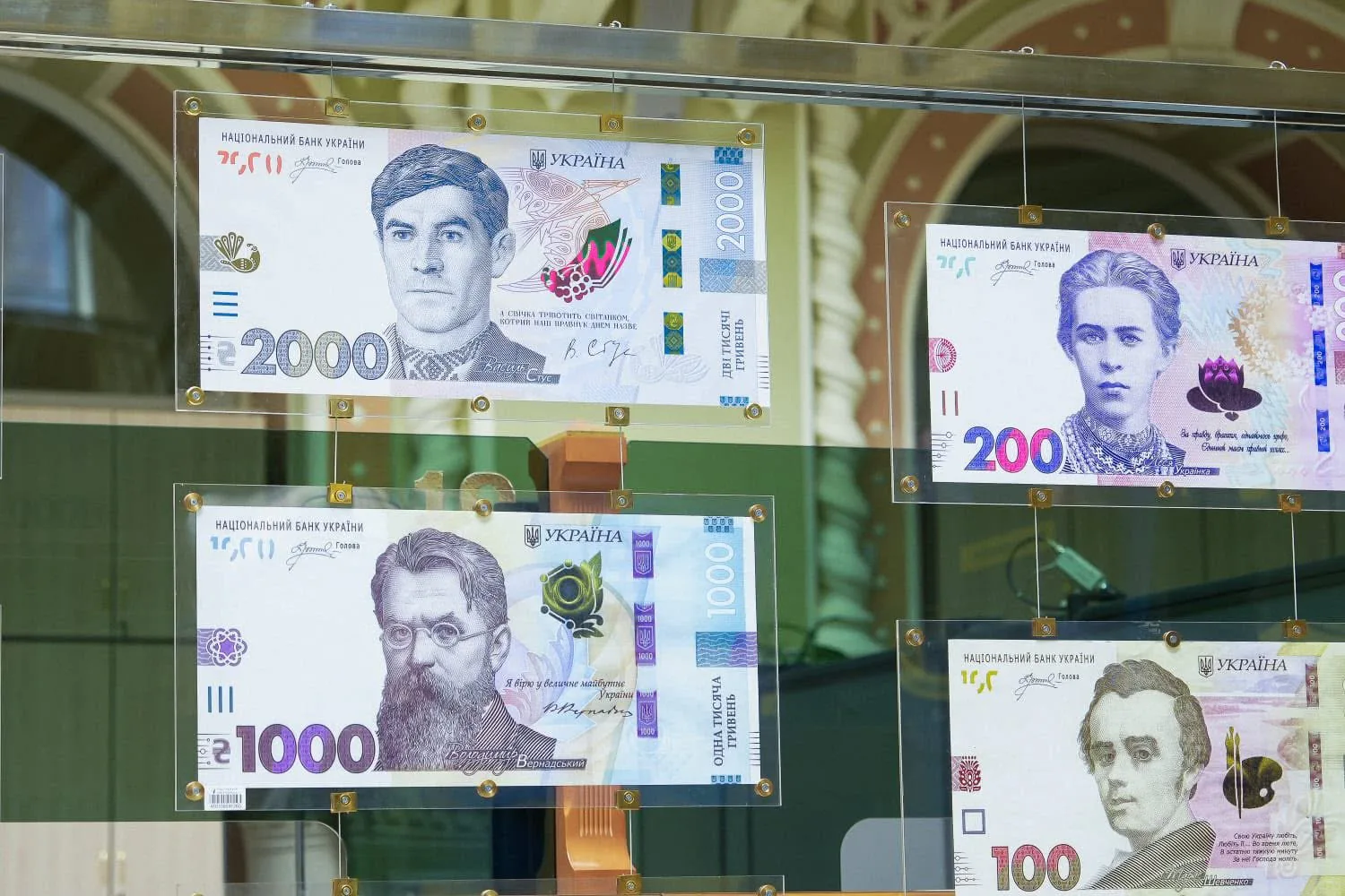 В Україні вводять в обіг банкноту 2000 гривень з портретом Стуса з 4 вересня