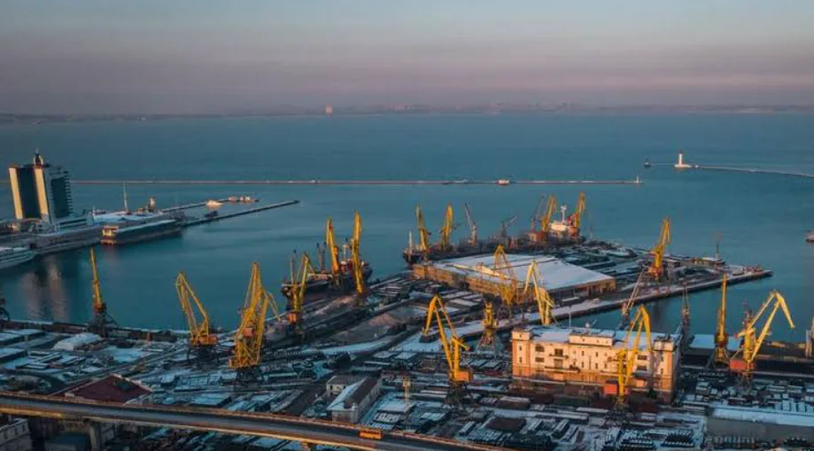 рф вдарила по порту Одещини та пошкодила цивільне судно під прапором Маршаллових Островів