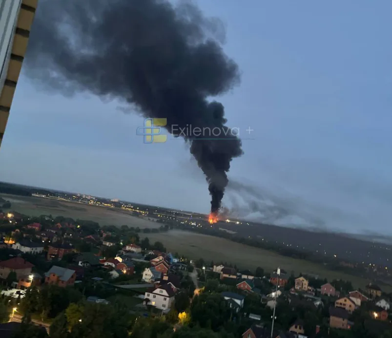 рф заявила про атаку десятків БПЛА на москву, повідомляють про удар по логістичному центру Wildberries