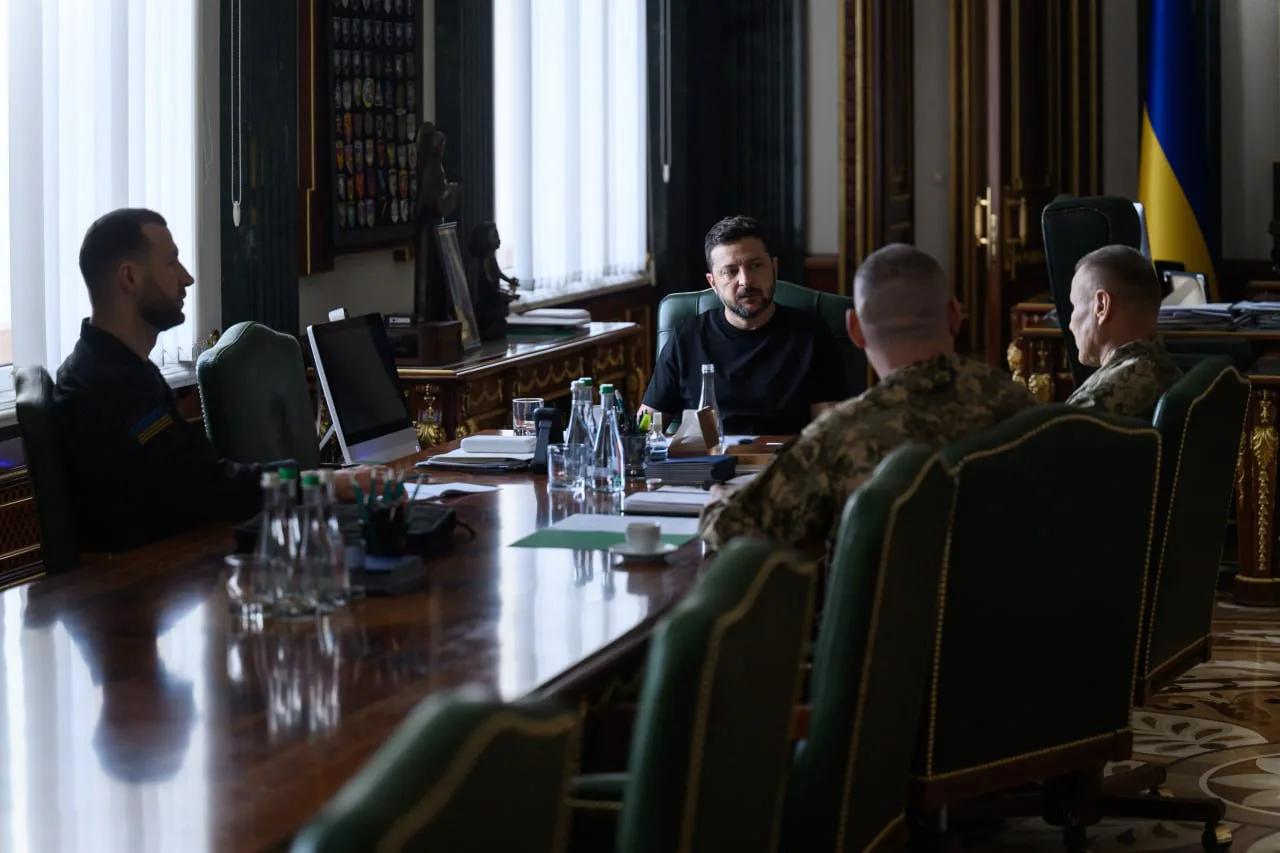 Зеленський заслухав доповідь про підготовку до різних варіантів розвитку подій на Чернігівсько-Київському напрямку