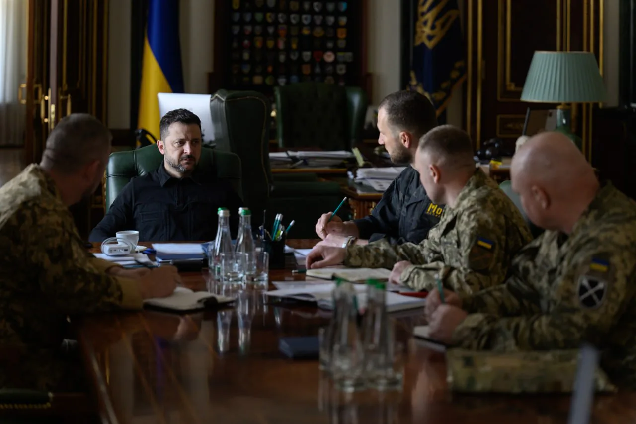 Зеленський обговорив протидію балістичним ударам рф та стан фронту: дав завдання і анонсував зміни від Генштабу