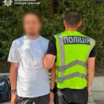 У Києві затримали зловмисника, який залишив боєприпаси біля ресторану у Дніпровському районі